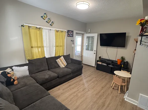 6429 Woodward Ave, Hammond, IN 46324