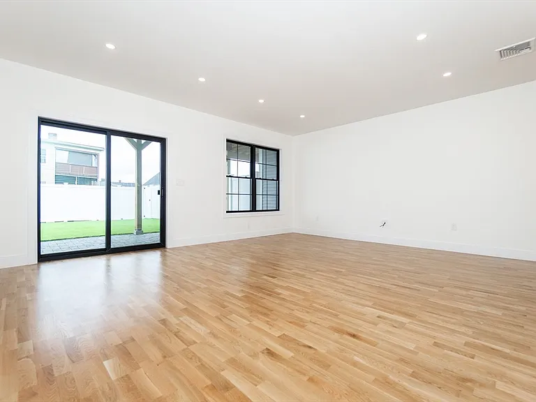 165 Campbell Ave #2 — Photo 39