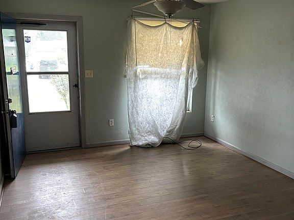 3rd image of 115 Warwick Ave