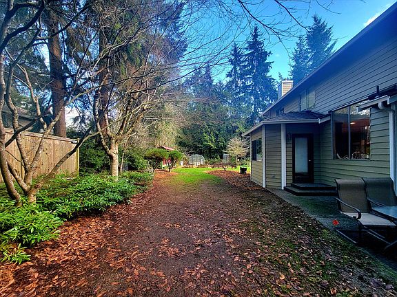 5th image of 1160 NW Bramble Ct
