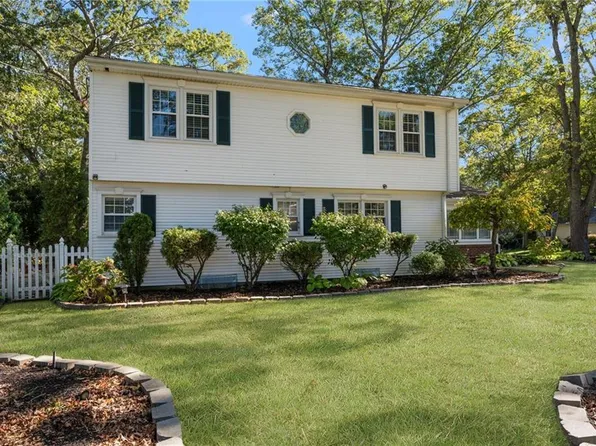 84 Hickory Dr, East Greenwich, RI 02818