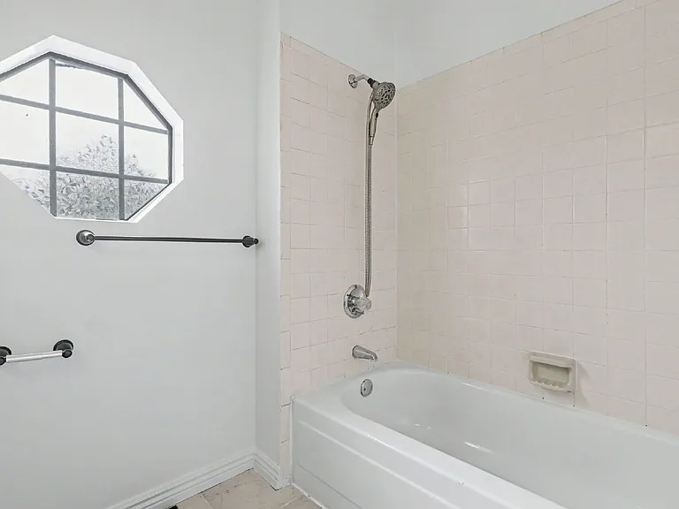 862 London Green Way — Photo 20