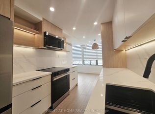 7460 Bathurst St APT 512, Vaughan, ON L4J 7K9