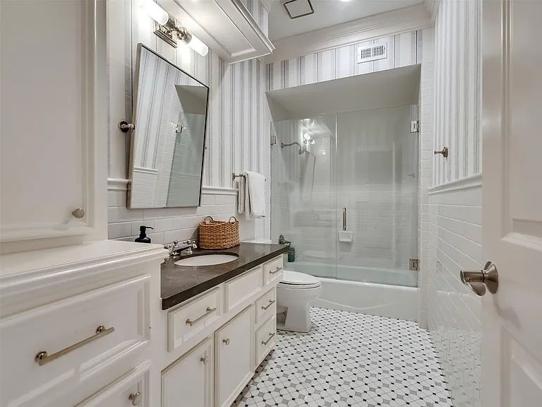 6608 Vanderbilt St — Photo 33
