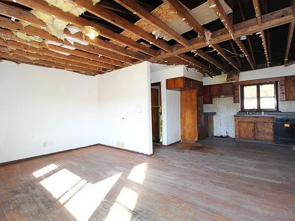 Living room / Kitchen