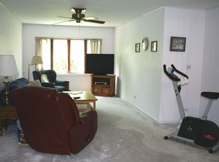 4 Evergreen St, Elk Grove Village, IL 60007