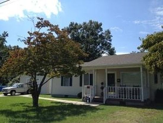 1st image of 1002 Saxon Ave