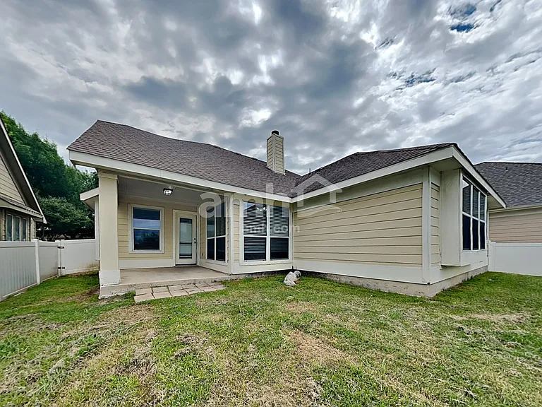 210 Hilltop Dr — Photo 17