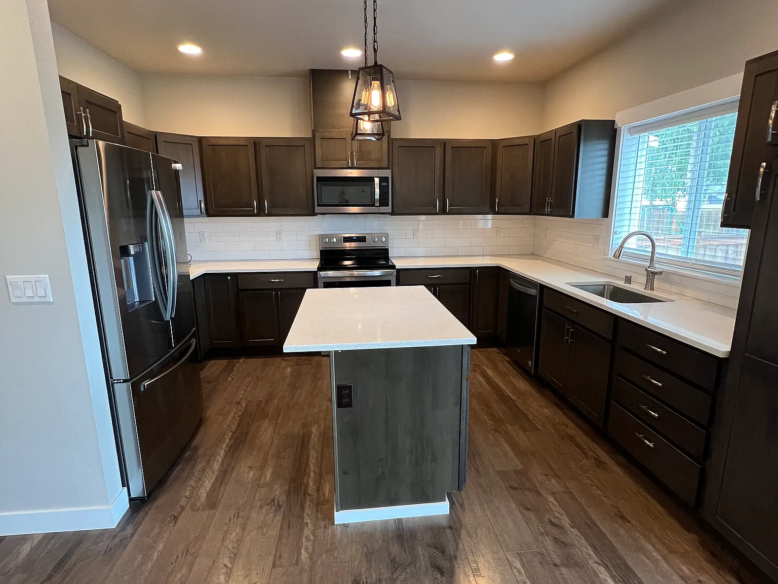 3 bed, 2.5 bath, 1850 sqft, $3,100 — Photo 4