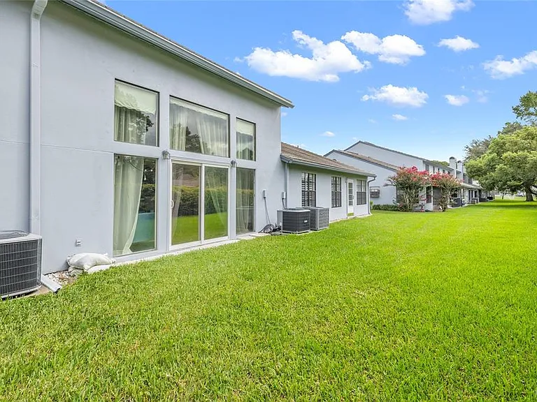 4265 Brentwood Park Cir — Photo 8
