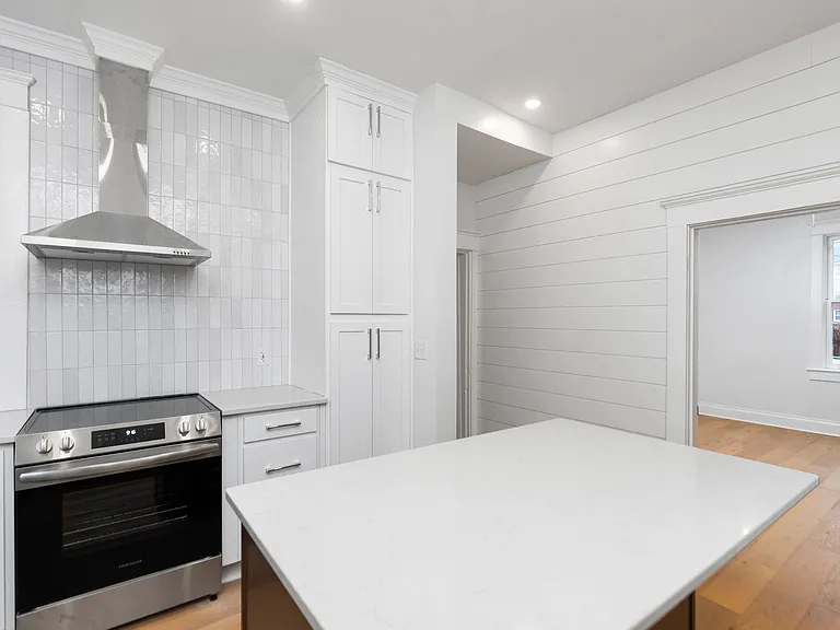 175 Madison Ln — Photo 10