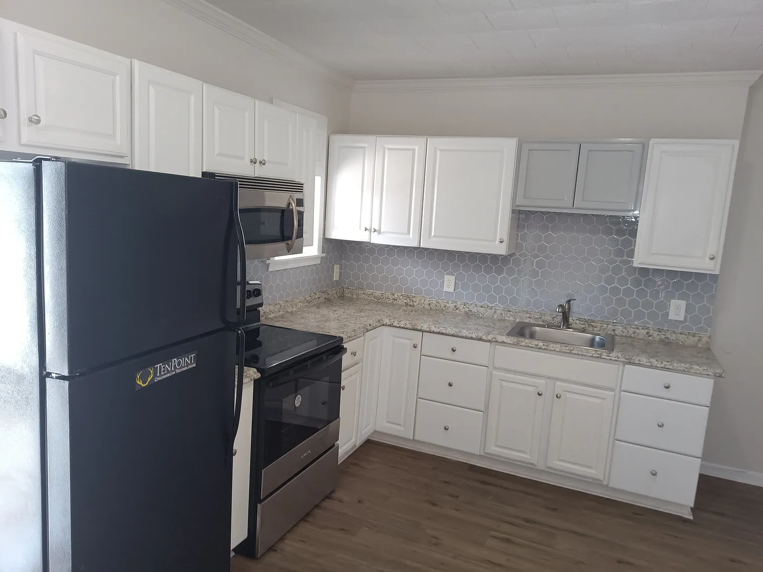 4 bed, $1,400 — Photo 2