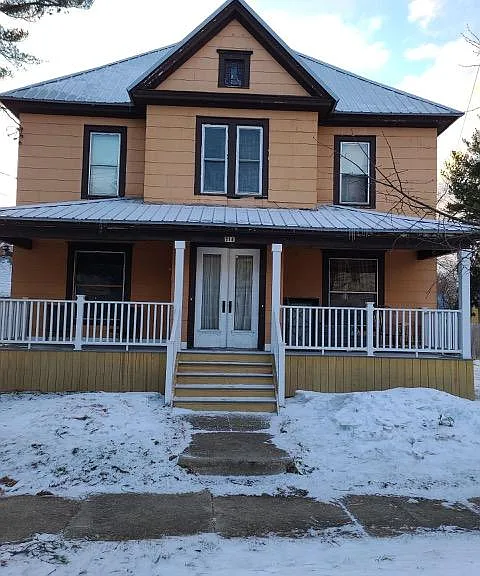 214 S Hamilton St — Photo 1
