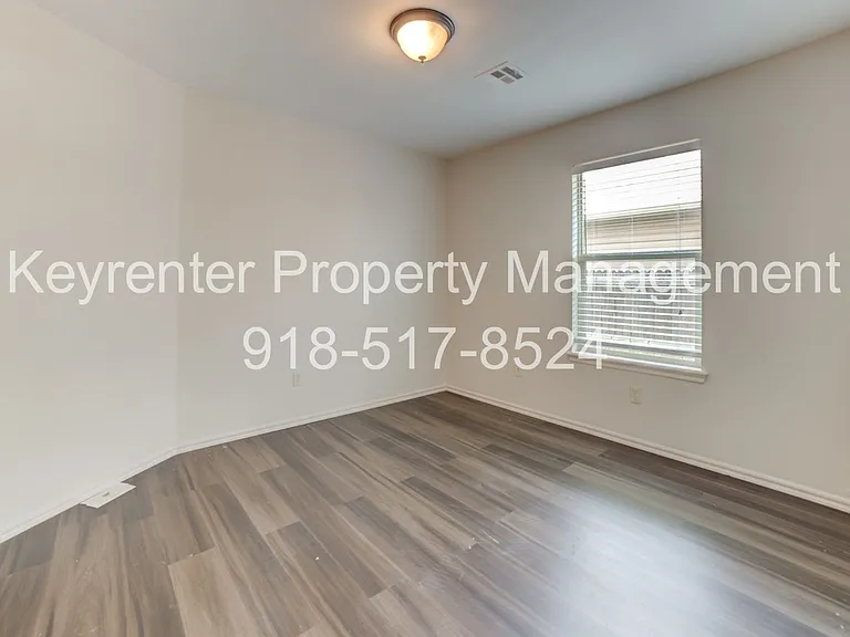 1911 W Canton Pl — Photo 19