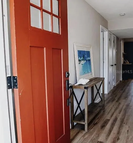 265 W Towne Pl — Photo 2