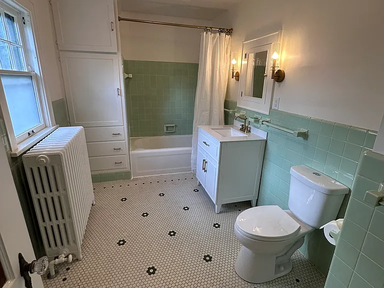 321 Roosevelt Ave — Photo 22