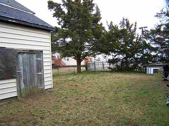 5th image of 319 E 17th Ave