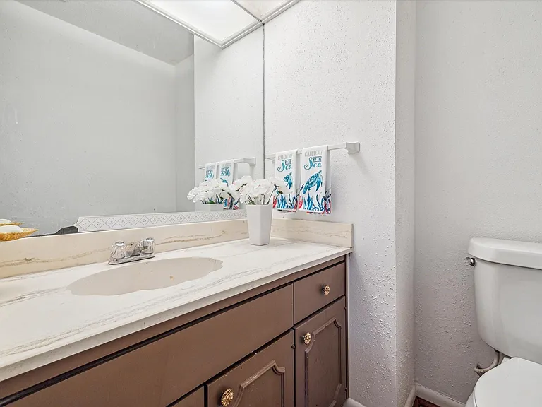 5815 Lynbrook Dr #103 — Photo 9