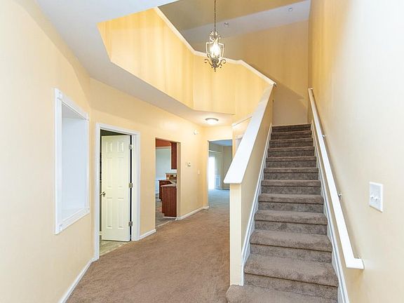 5th image of 1923 Granville Dr
