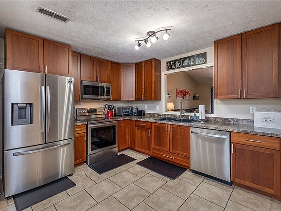 5th image of 8808 Deer Chase Dr