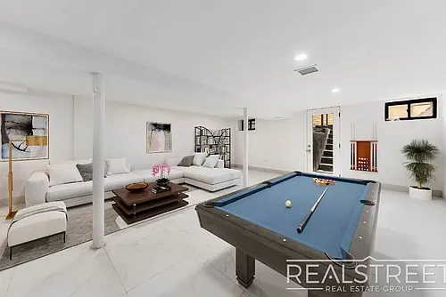 310 Linden St #1 Photo 1