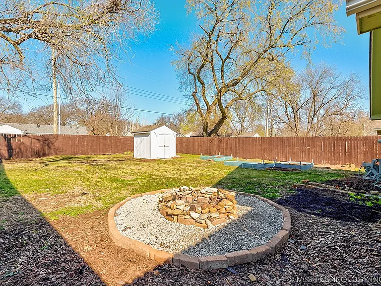 1449 S Oak Ave — Photo 23
