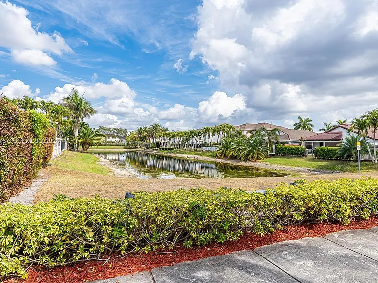 16610 SW 57th Ln — Photo 5