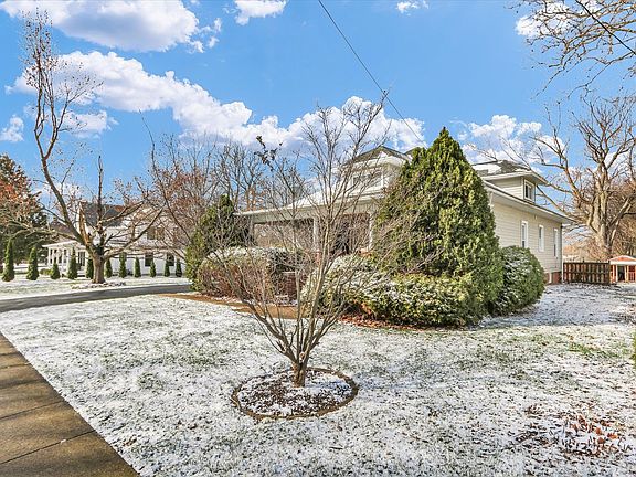 2nd image of 105 S Division St