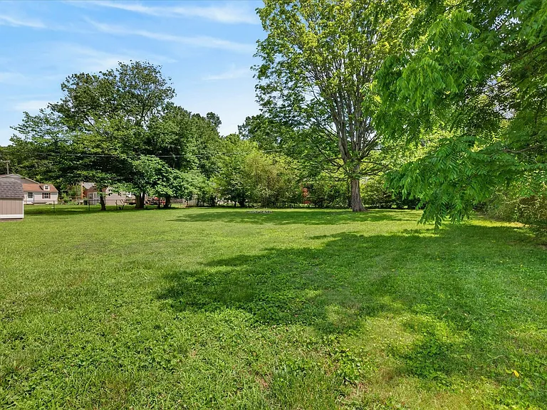 37 Hillsboro Rd — Photo 33