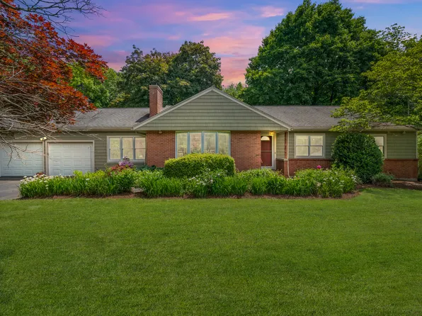 35 Ranch Road, Woodbridge, CT 06525