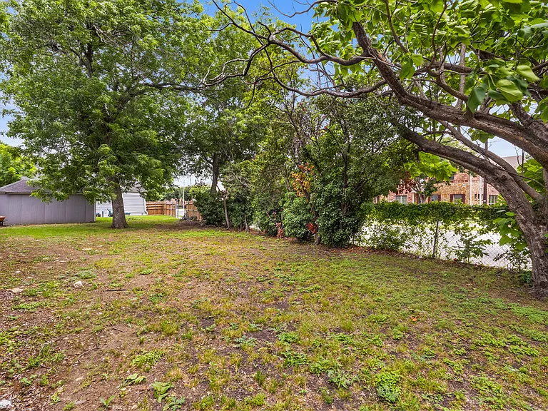 301 Maple St — Photo 17