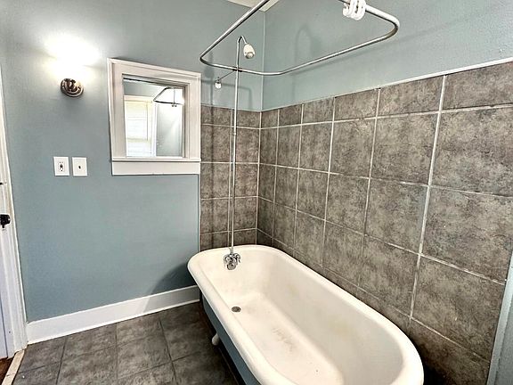 4th image of 3417 Lowcroft Ave