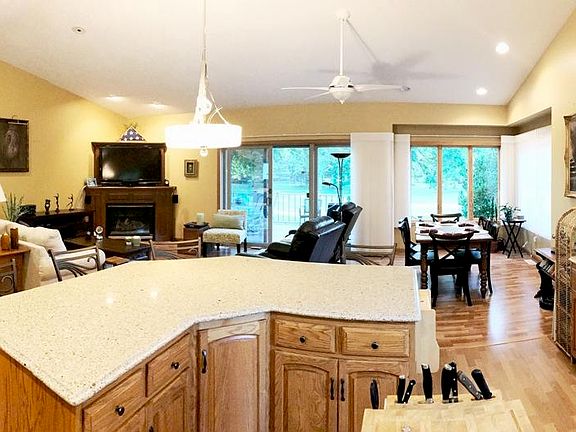 4th image of 217 Emerald Meadows Dr