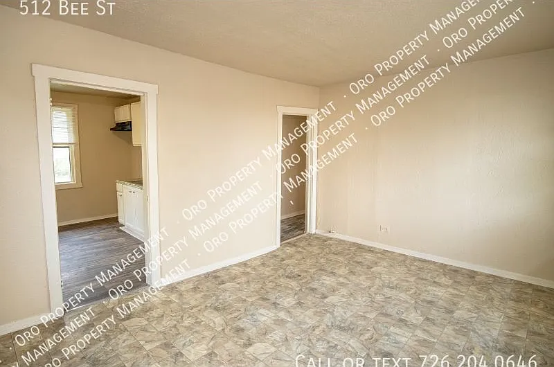 512 Bee St