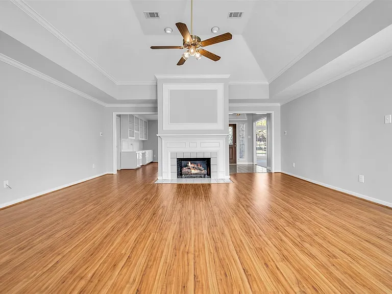 3827 Bratton St — Photo 6