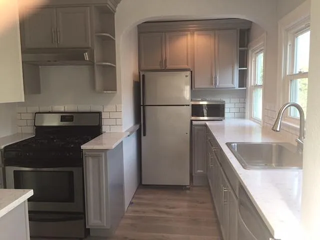 2 bed, 1050 sqft, $3,995 — Photo 2