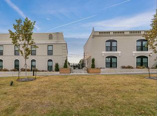 1066 Poplar Ave, Memphis, TN 38105