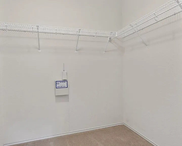 2704 Greenlee Dr — Photo 20