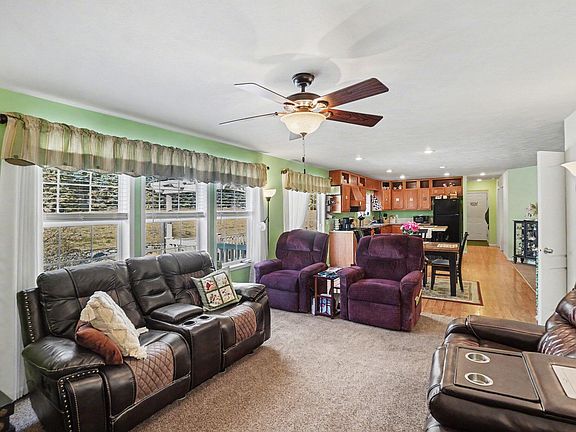 3rd image of 707 Peach Ln