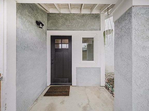 5th image of 824 Amapola Ave