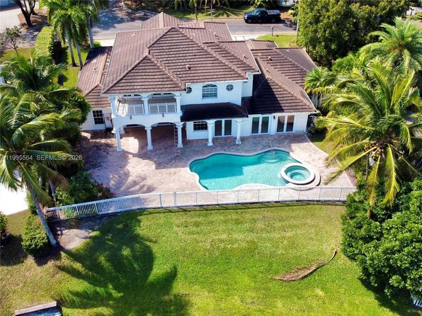 5023 NW 94th Doral Pl
