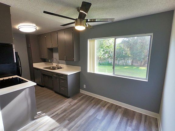 2nd image of 11450 Moorpark St #236