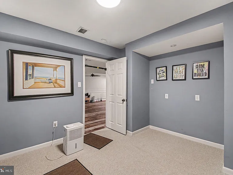 2029 Farragut Dr — Photo 17
