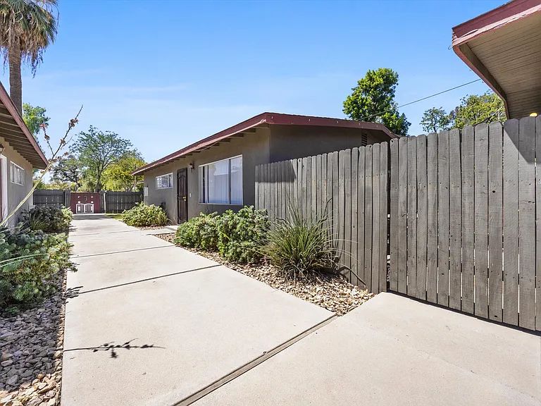 1928 Dracena St — Photo 13
