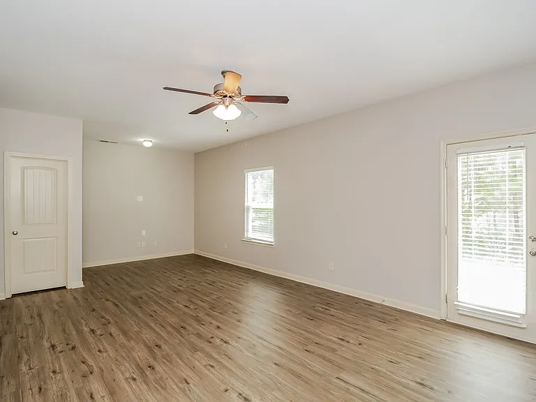 38 Crescent Ln — Photo 4