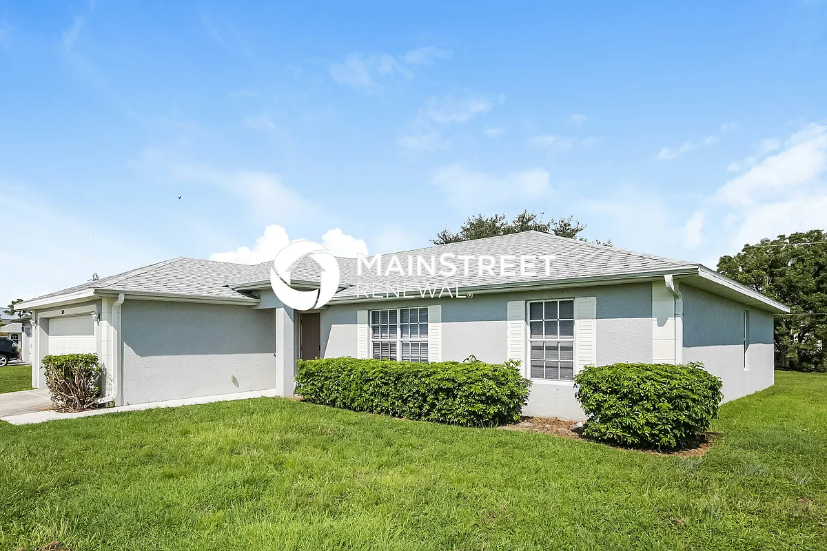 Front View - 303 NW 3rd Ave