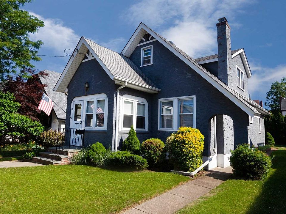 1st image of 32 Beverly Ave