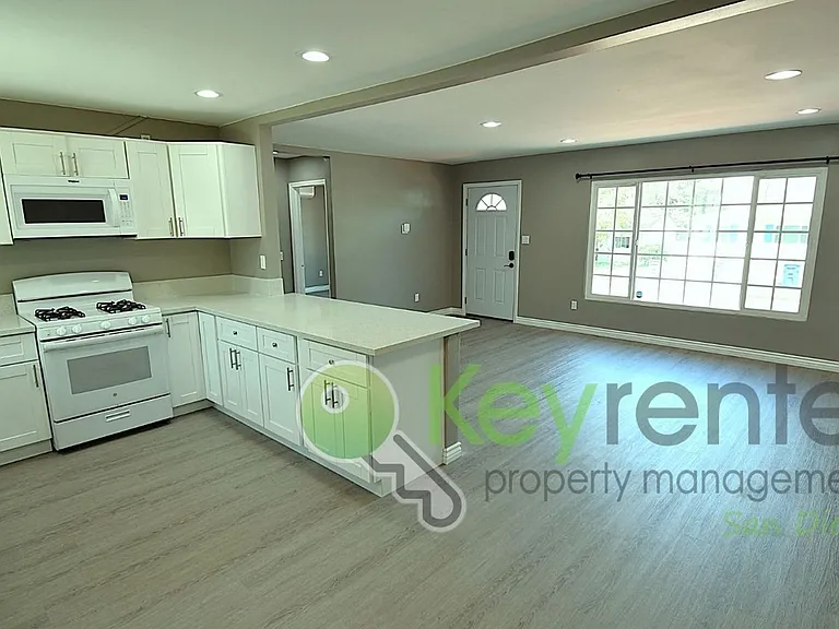 652 N Cuyamaca St N — Photo 2