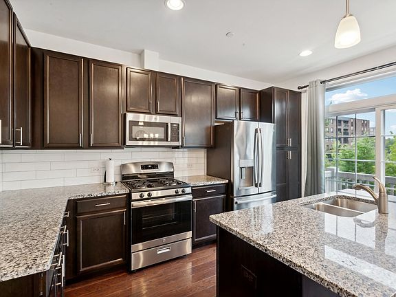 3rd image of 310 Capulina Ct