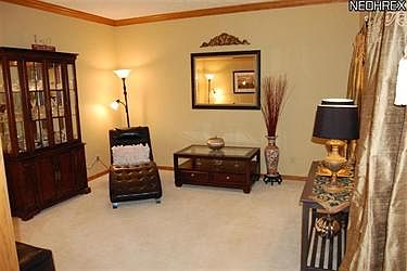 5th image of 160 Bersham Dr